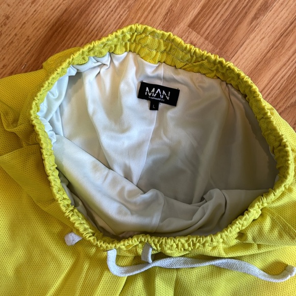 Boohoo Man Basketball Shorts - Size L - Picture 3 of 8